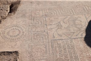 80907 Mozaik Grekce Yazili Urfa Kalesi Sanliurfa 191025 1k1