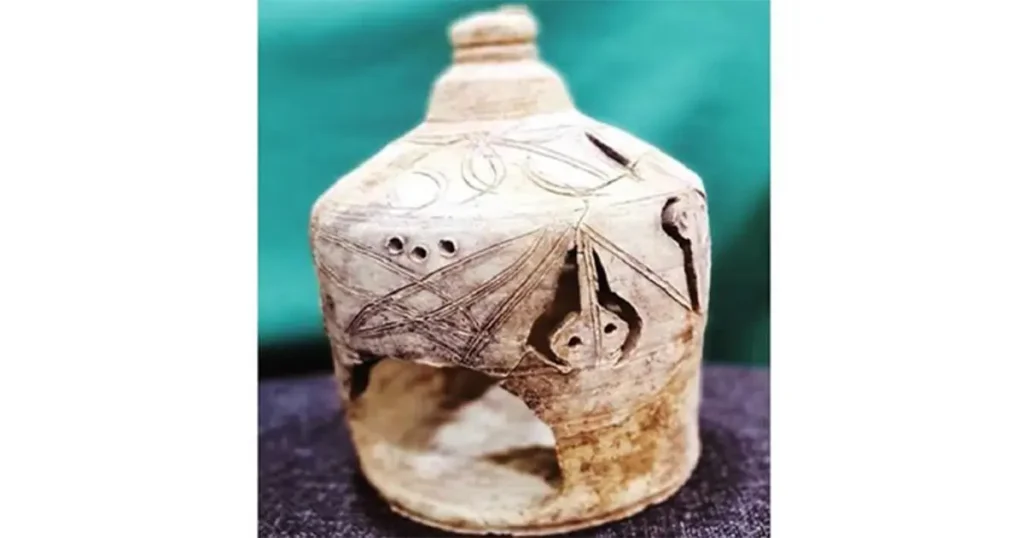 Dandanakan kazısı Selçuklu seramik lambası, Türkmenistan arkeolojik buluntu.