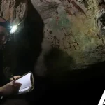 İnsanlık Tarihi Yeniden Yazılıyor: Endonezya’da 67.800 Yıllık El İzi Bulundu!