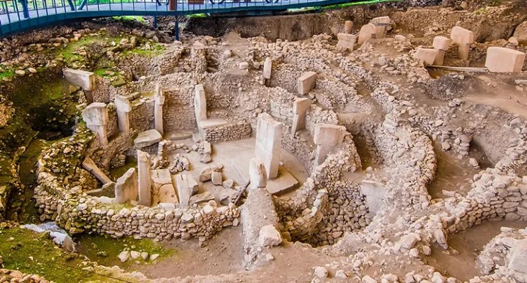 Göbekli Tepe: Dünyanın Bilinen En Eski Tapınağı ve Tarihi Değiştiren Keşif